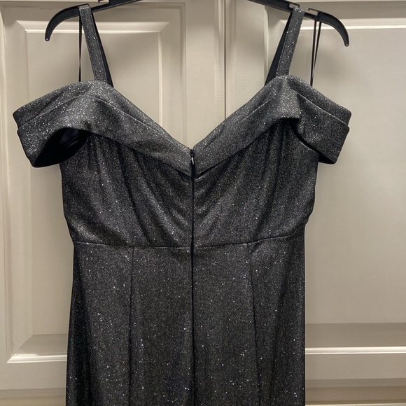 Gorgeous R&M RICHARDS evening gown, size 8. Worn once, in like-new condition. - Picture 3 of 13